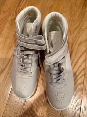 Reebok Women's High-Top Sneakers in Light Gray and White
